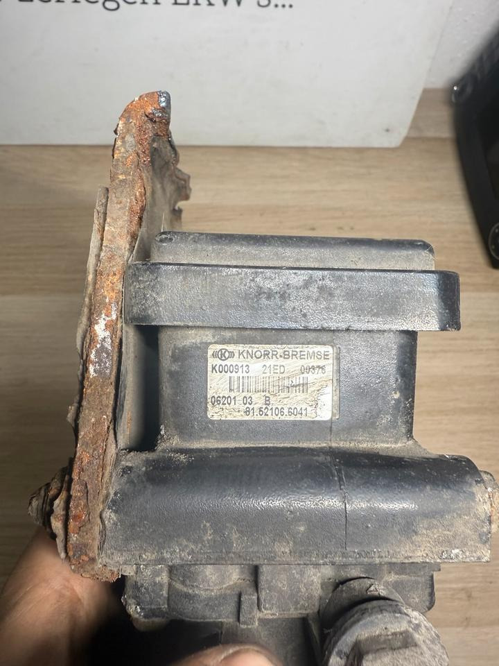 MAN KNORR-BREMSE EBS Ventil K000913 81.52106.6041 - Valve pour Camion: photos 4 MAN KNORR-BREMSE EBS Ventil K000913 81.52106.6041 - Valve pour Camion: photos 4