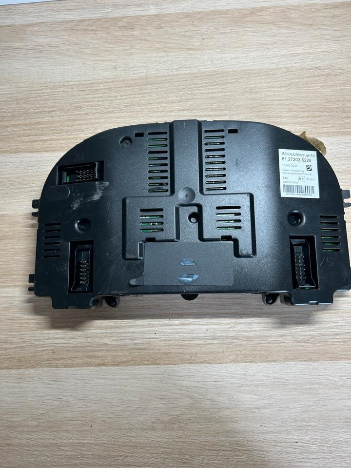 MAN Kombiinstrument Tacho 81.27202-6226 - Panel de instrumentos pour Camion: photos 3 MAN Kombiinstrument Tacho 81.27202-6226 - Panel de instrumentos pour Camion: photos 3