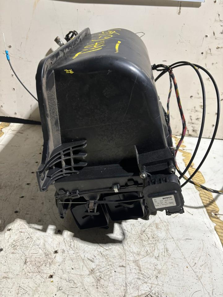 MAN TGA Innenraum Gebläse/Heizung 81.61900.6365 - Ventilateur pour Camion: photos 4 MAN TGA Innenraum Gebläse/Heizung 81.61900.6365 - Ventilateur pour Camion: photos 4