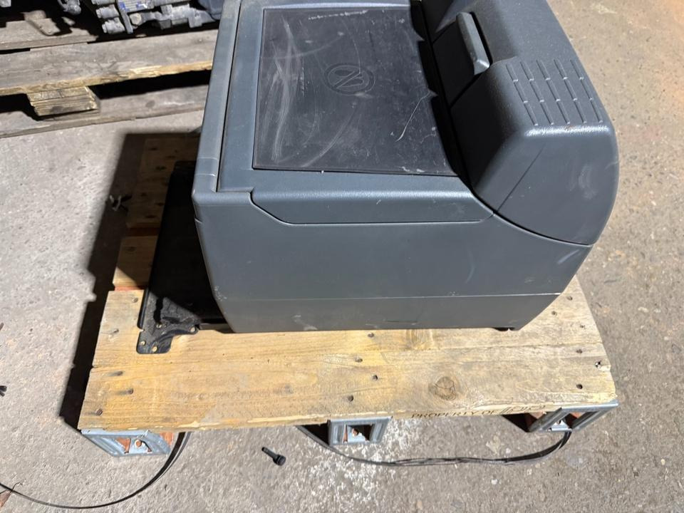 MAN TGA Kühlschrank 81.63910.6016 - Cabine et intérieur pour Camion: photos 3 MAN TGA Kühlschrank 81.63910.6016 - Cabine et intérieur pour Camion: photos 3