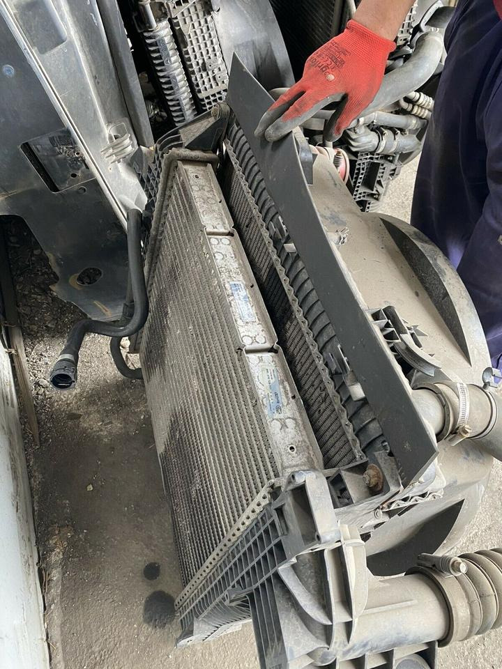 MAN TGL Kühlerpaket Wasserkühler Radiator Kühler - Radiateur pour Camion: photos 2 MAN TGL Kühlerpaket Wasserkühler Radiator Kühler - Radiateur pour Camion: photos 2