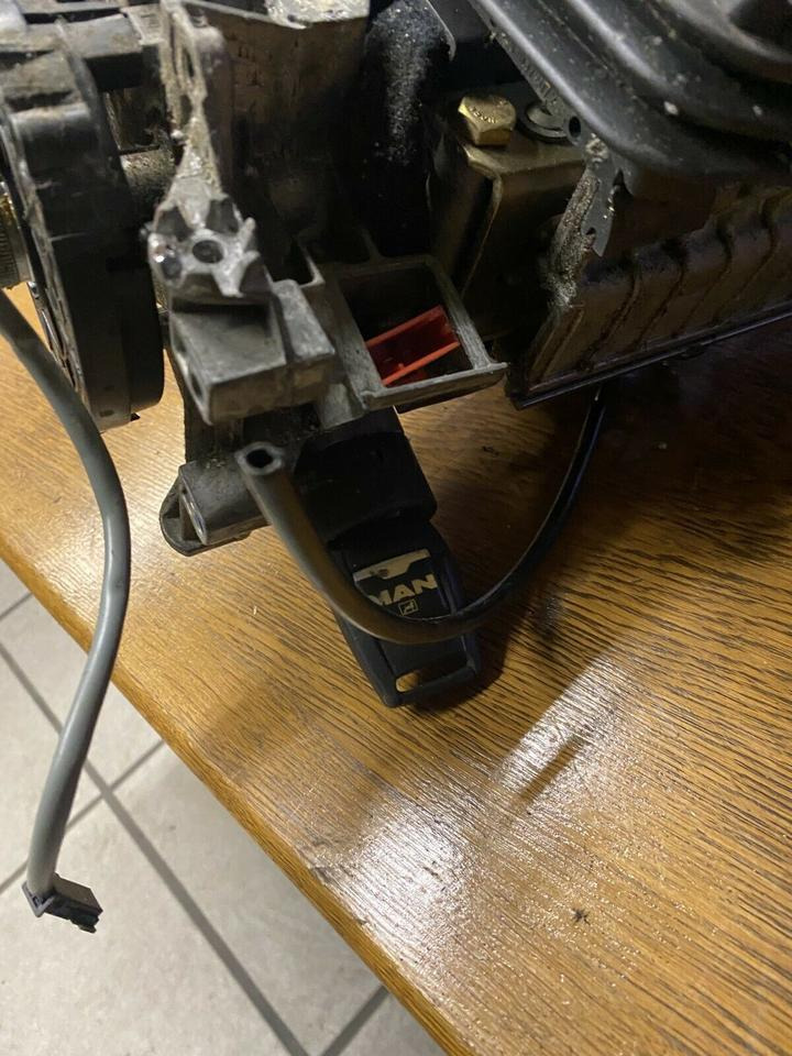 MAN TGL Lenksäule Lenkung mit Zündschloss & Schlüssel - Colonne de direction pour Camion: photos 3 MAN TGL Lenksäule Lenkung mit Zündschloss & Schlüssel - Colonne de direction pour Camion: photos 3