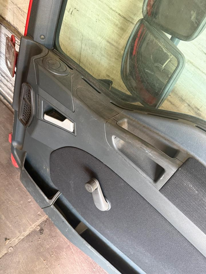 MAN TGM Beifahrertür Rot Spiegel Innenverkleidung LN 66 - Portière et pièces pour Camion: photos 3 MAN TGM Beifahrertür Rot Spiegel Innenverkleidung LN 66 - Portière et pièces pour Camion: photos 3