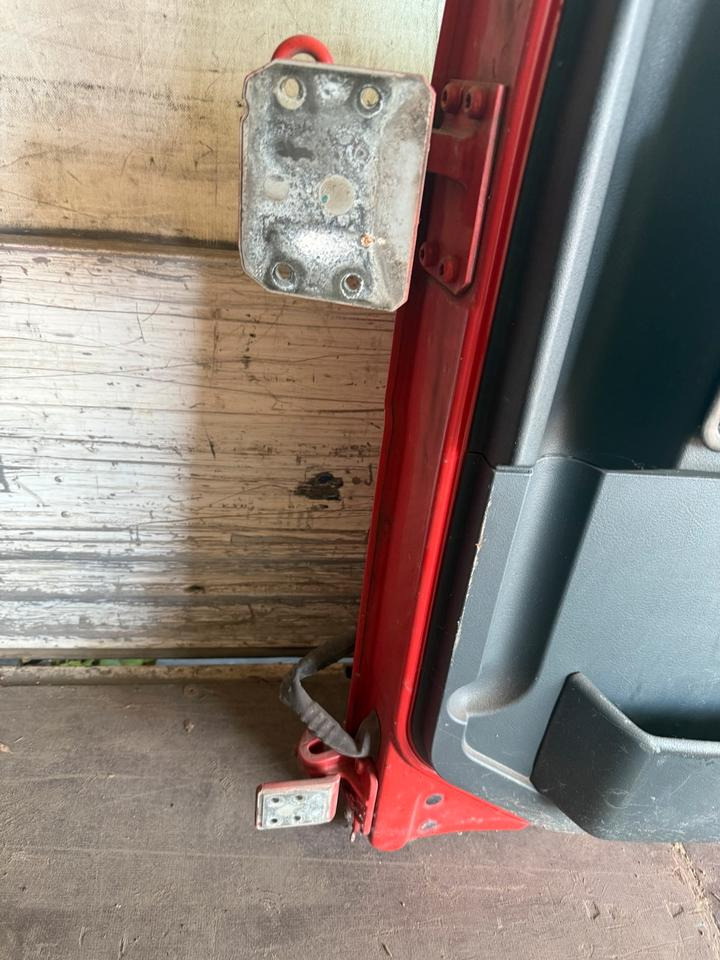 MAN TGM Beifahrertür Rot Spiegel Innenverkleidung LN 66 - Portière et pièces pour Camion: photos 5 MAN TGM Beifahrertür Rot Spiegel Innenverkleidung LN 66 - Portière et pièces pour Camion: photos 5