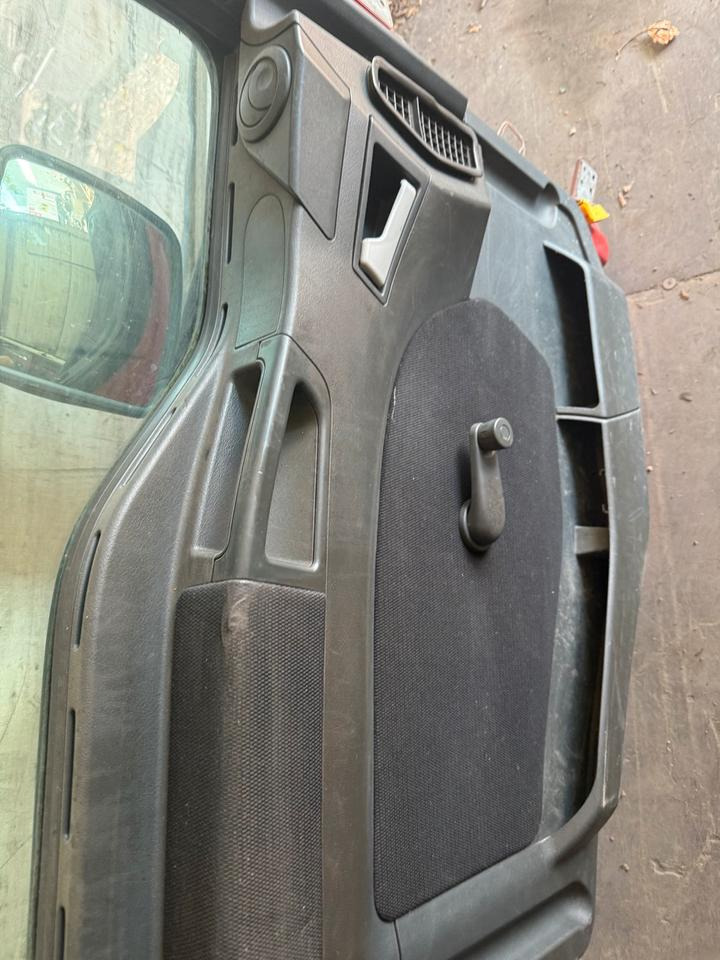 MAN TGM Fahrertür Rot Spiegel Innenverkleidung LN 65 - Portière et pièces pour Camion: photos 5 MAN TGM Fahrertür Rot Spiegel Innenverkleidung LN 65 - Portière et pièces pour Camion: photos 5