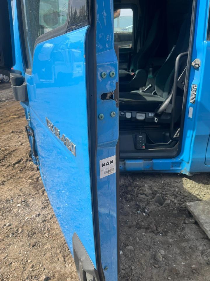 MAN TGX EU6 Fahrertür, Tür blau, Spiegel & Innenverkleidung - Portière et pièces pour Camion: photos 5 MAN TGX EU6 Fahrertür, Tür blau, Spiegel & Innenverkleidung - Portière et pièces pour Camion: photos 5