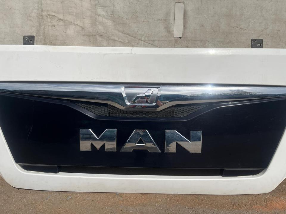 MAN TGX EU6 Motorhaube Kühlergrill 81.061110-6095 - Radiateur pour Camion: photos 5 MAN TGX EU6 Motorhaube Kühlergrill 81.061110-6095 - Radiateur pour Camion: photos 5