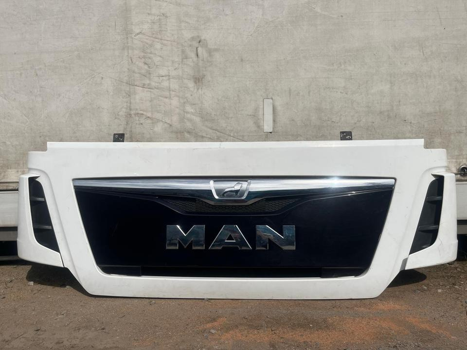 MAN TGX EU6 Motorhaube Kühlergrill 81.061110-6095 - Radiateur pour Camion: photos 1 MAN TGX EU6 Motorhaube Kühlergrill 81.061110-6095 - Radiateur pour Camion: photos 1