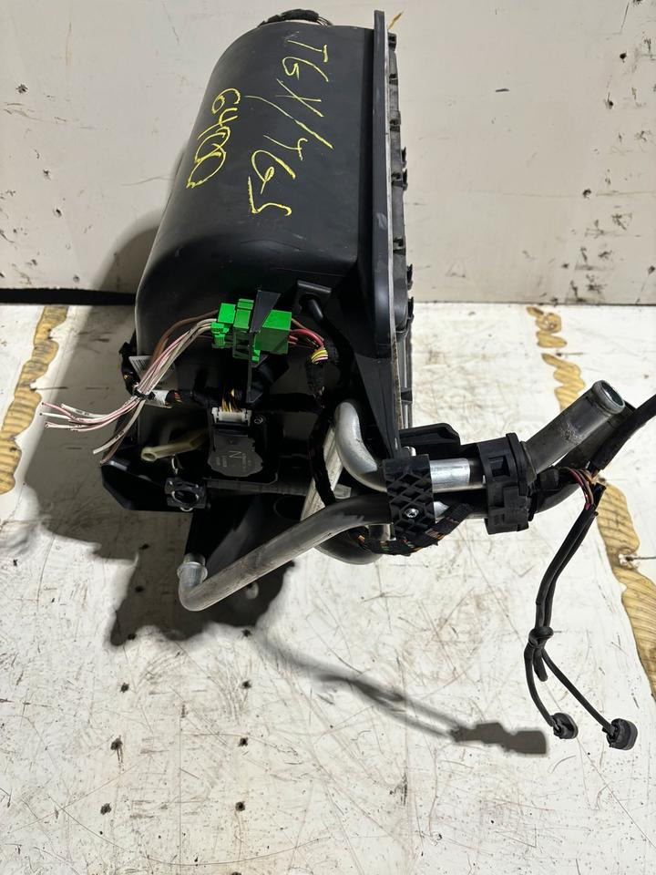 MAN TGX/TGS Innenraum Gebläse/Heizung 81.61900.6400 - Ventilateur pour Camion: photos 3 MAN TGX/TGS Innenraum Gebläse/Heizung 81.61900.6400 - Ventilateur pour Camion: photos 3