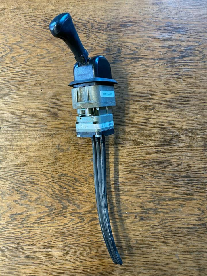 Mercedes Actros MP2 Handknorrbremse A 000 420 01 84 - Levier de vitesse pour Camion: photos 2 Mercedes Actros MP2 Handknorrbremse A 000 420 01 84 - Levier de vitesse pour Camion: photos 2