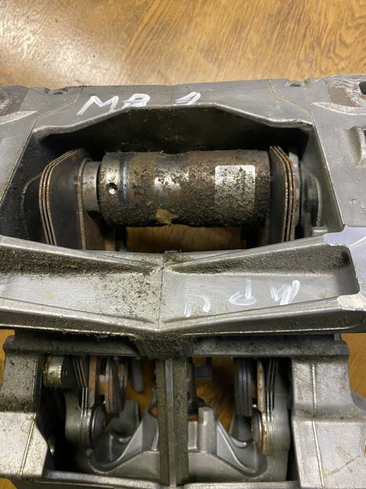 Mercedes Actros MP4 Lenksäule Lenkung - Colonne de direction pour Camion: photos 4 Mercedes Actros MP4 Lenksäule Lenkung - Colonne de direction pour Camion: photos 4