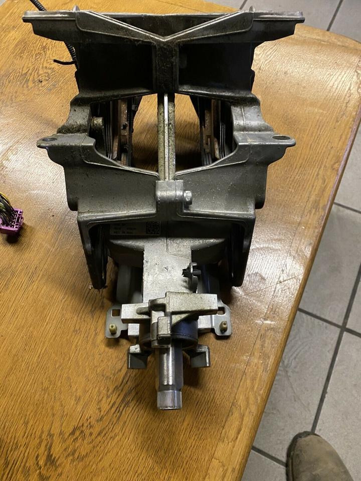 Mercedes Actros MP4 Lenksäule Lenkung - Colonne de direction pour Camion: photos 3 Mercedes Actros MP4 Lenksäule Lenkung - Colonne de direction pour Camion: photos 3