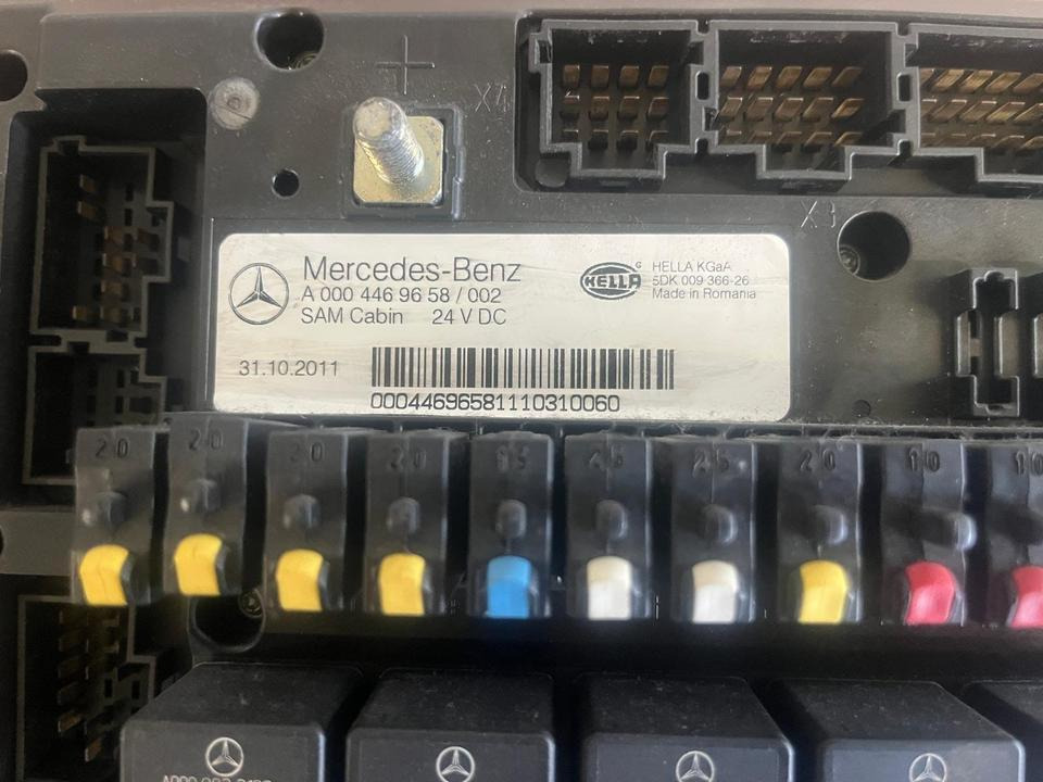 Mercedes Actros MP4 SAM Cabin Sicherungskasten A0004469658 - Fusible pour Camion: photos 3 Mercedes Actros MP4 SAM Cabin Sicherungskasten A0004469658 - Fusible pour Camion: photos 3