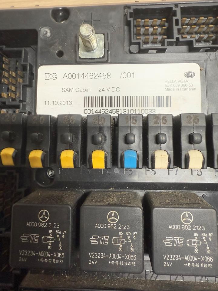 Mercedes Actros MP4 Sicherungskasten A0014462458 - Fusible: photos 3 Mercedes Actros MP4 Sicherungskasten A0014462458 - Fusible: photos 3