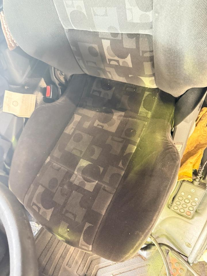 Mercedes Atego 3 Fahrersitz - Siège pour Camion: photos 2 Mercedes Atego 3 Fahrersitz - Siège pour Camion: photos 2