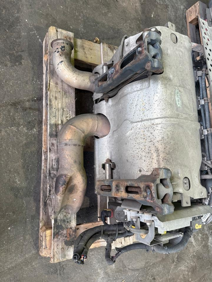 Mercedes Atego 4 EU6 Auspuff Katalysator A0054906912 - Catalyseur pour Camion: photos 4 Mercedes Atego 4 EU6 Auspuff Katalysator A0054906912 - Catalyseur pour Camion: photos 4