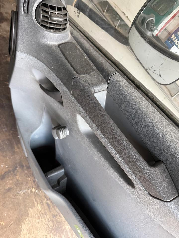 Mercedes Atego Beifahrertür Weiß Spiegel Innenverkleidung LN 75 - Portière et pièces pour Camion: photos 3 Mercedes Atego Beifahrertür Weiß Spiegel Innenverkleidung LN 75 - Portière et pièces pour Camion: photos 3