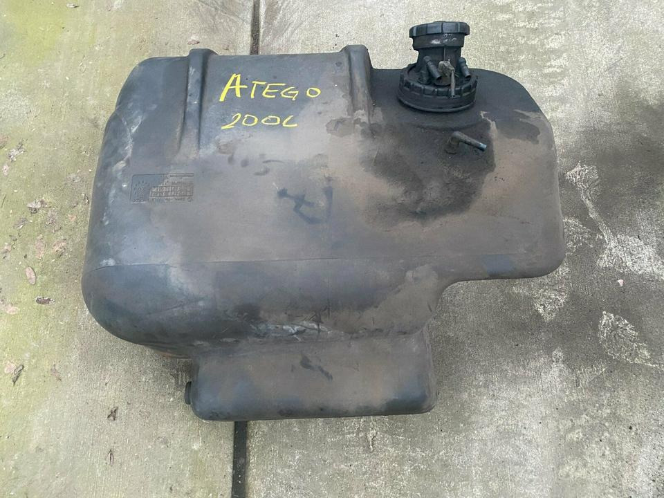 Mercedes Atego Tank Tankbehälter A 9704711501, A9704711201 - Réservoir de carburant pour Camion: photos 3 Mercedes Atego Tank Tankbehälter A 9704711501, A9704711201 - Réservoir de carburant pour Camion: photos 3