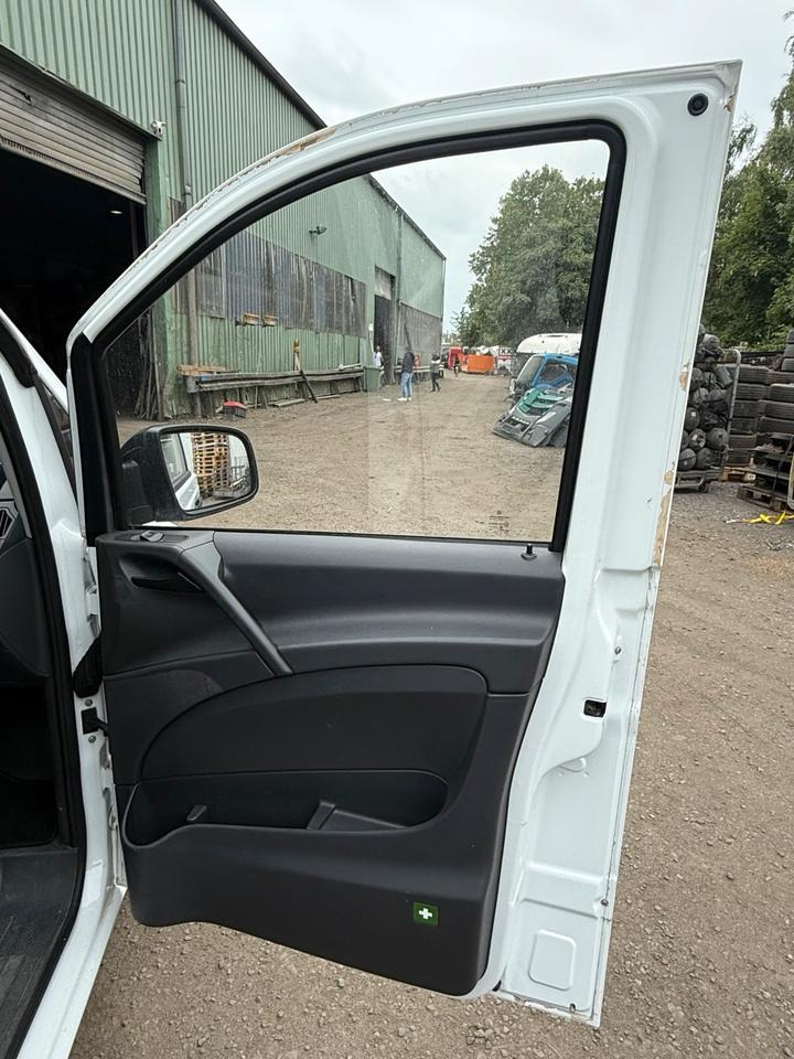 Mercedes VITO Beifahrertür Rechts komplett BJ 2012 - Portière et pièces pour Véhicule utilitaire: photos 2 Mercedes VITO Beifahrertür Rechts komplett BJ 2012 - Portière et pièces pour Véhicule utilitaire: photos 2