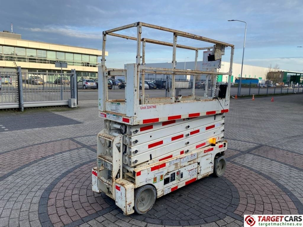 Genie GS-3232 Electric Scissor Work Lift 1175cm - Nacelle ciseaux: photos 3 Genie GS-3232 Electric Scissor Work Lift 1175cm - Nacelle ciseaux: photos 3