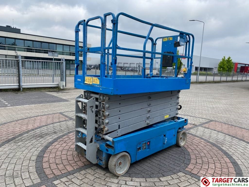 Genie GS-4047 Electric Scissor Work Lift 1389cm - Nacelle ciseaux: photos 3 Genie GS-4047 Electric Scissor Work Lift 1389cm - Nacelle ciseaux: photos 3