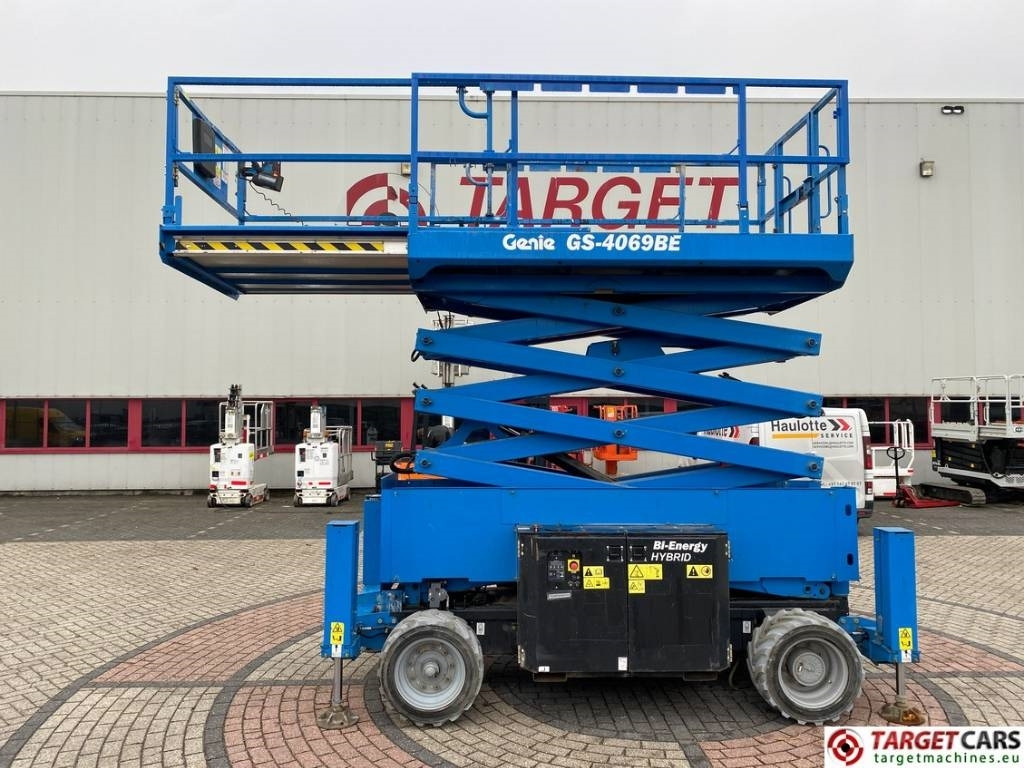 Genie GS-4069BE HyBrid Scissor Work Lift 1412cm - Nacelle ciseaux: photos 5 Genie GS-4069BE HyBrid Scissor Work Lift 1412cm - Nacelle ciseaux: photos 5