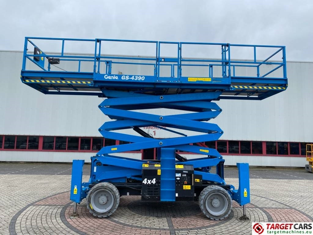 Genie GS-4390 RT LPG 4x4 Scissor Work Lift 1511cm - Nacelle ciseaux: photos 5 Genie GS-4390 RT LPG 4x4 Scissor Work Lift 1511cm - Nacelle ciseaux: photos 5