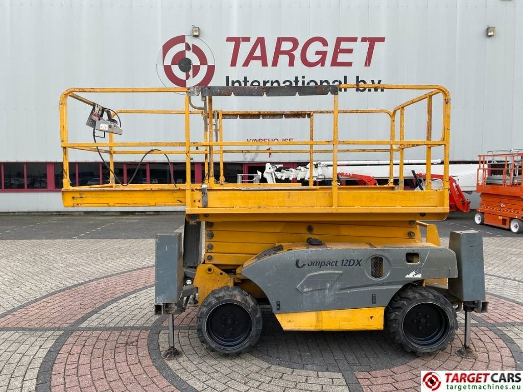 Haulotte Compact 12DX Diesel 4x4 Scissor Work Lift 1206cm - Nacelle ciseaux: photos 5 Haulotte Compact 12DX Diesel 4x4 Scissor Work Lift 1206cm - Nacelle ciseaux: photos 5