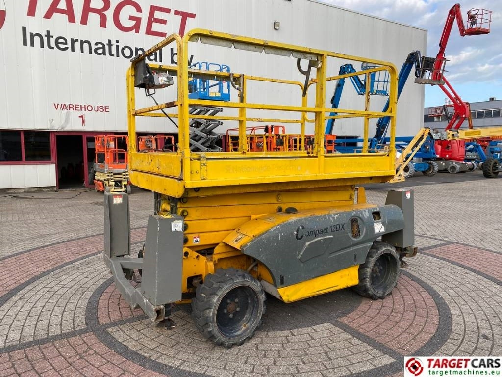 Haulotte Compact 12DX Diesel 4x4 Scissor Work Lift 1206cm - Nacelle ciseaux: photos 1 Haulotte Compact 12DX Diesel 4x4 Scissor Work Lift 1206cm - Nacelle ciseaux: photos 1