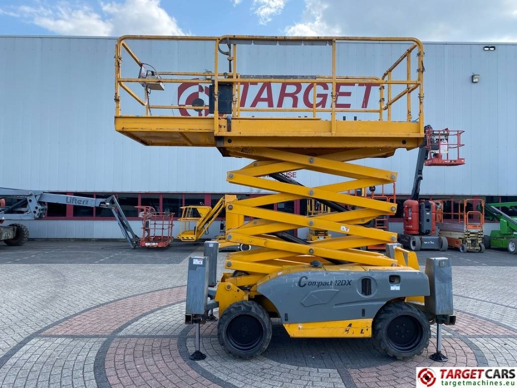 Haulotte Compact 12DX Diesel 4x4 Scissor Work Lift 1206cm - Nacelle ciseaux: photos 5 Haulotte Compact 12DX Diesel 4x4 Scissor Work Lift 1206cm - Nacelle ciseaux: photos 5