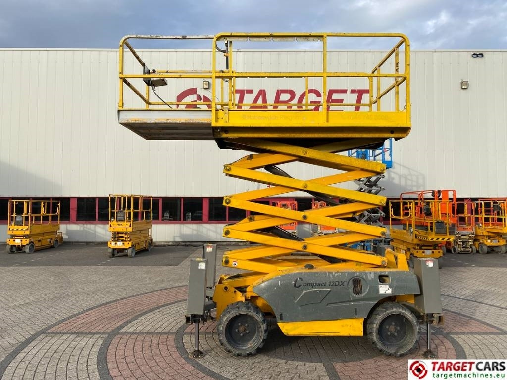 Haulotte Compact 12DX Diesel 4x4 Scissor Work Lift 1206cm - Nacelle ciseaux: photos 5 Haulotte Compact 12DX Diesel 4x4 Scissor Work Lift 1206cm - Nacelle ciseaux: photos 5