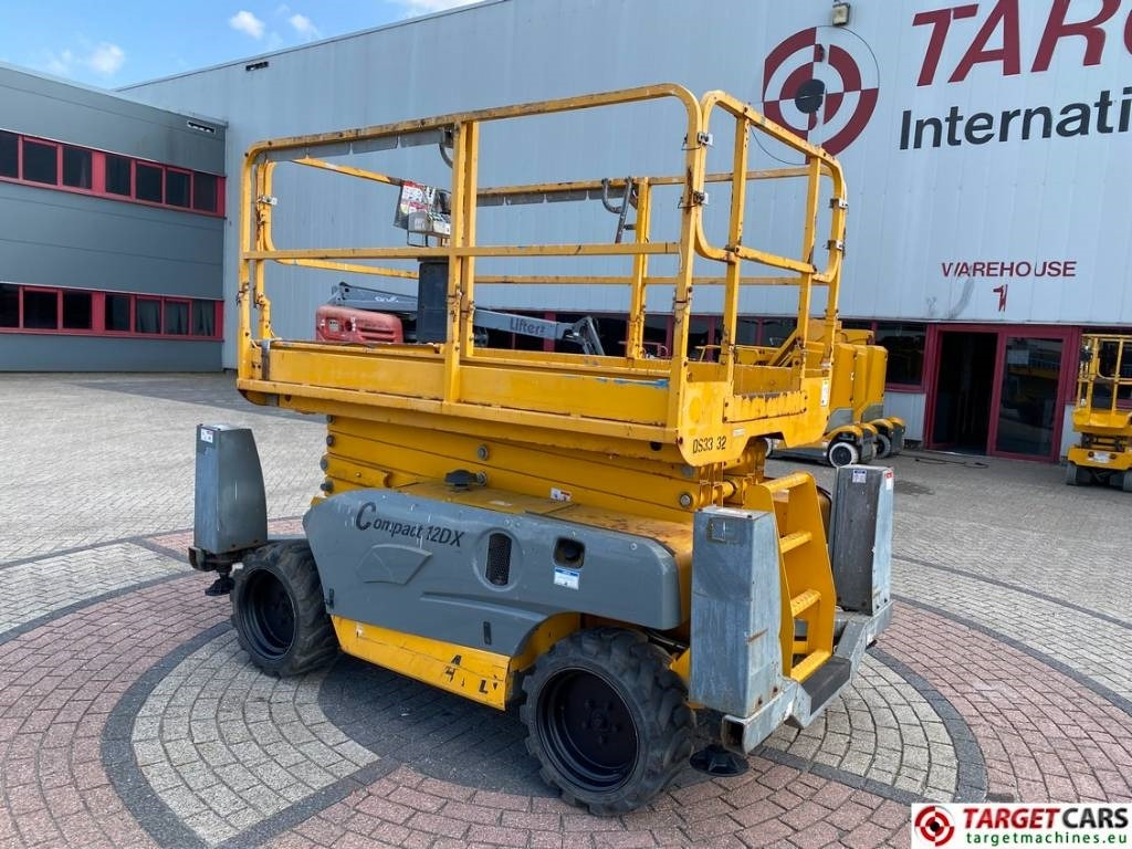 Haulotte Compact 12DX Diesel 4x4 Scissor Work Lift 1206cm - Nacelle ciseaux: photos 4 Haulotte Compact 12DX Diesel 4x4 Scissor Work Lift 1206cm - Nacelle ciseaux: photos 4