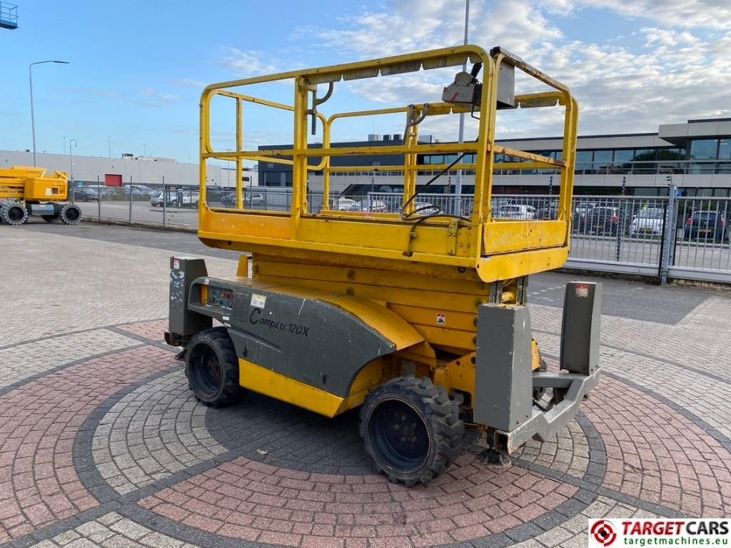 Haulotte Compact 12DX Diesel 4x4 Scissor Work Lift 1206cm - Nacelle ciseaux: photos 2 Haulotte Compact 12DX Diesel 4x4 Scissor Work Lift 1206cm - Nacelle ciseaux: photos 2