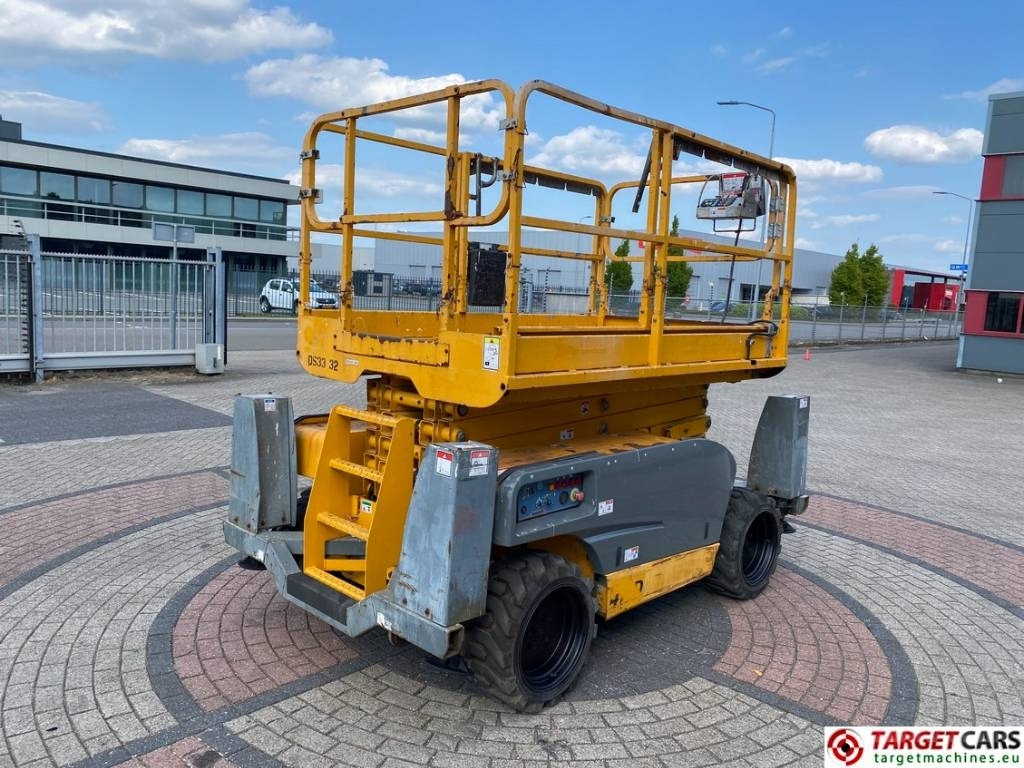 Haulotte Compact 12DX Diesel 4x4 Scissor Work Lift 1206cm - Nacelle ciseaux: photos 3 Haulotte Compact 12DX Diesel 4x4 Scissor Work Lift 1206cm - Nacelle ciseaux: photos 3