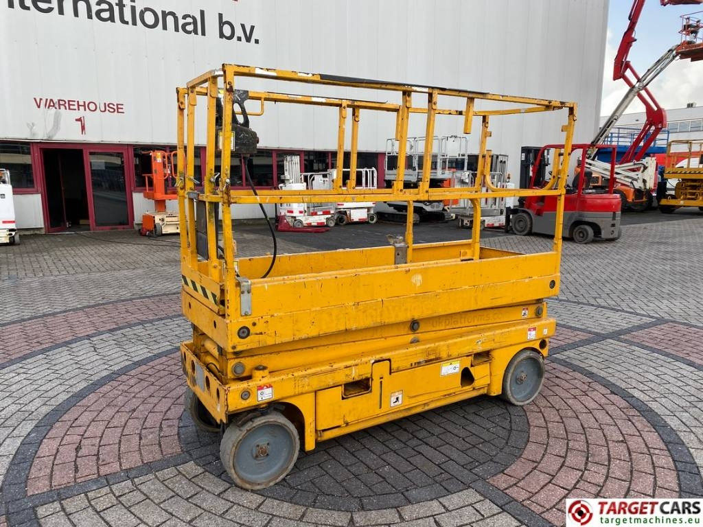Haulotte Compact 8 Elecftric Scissor Work Lift 818cm - Nacelle ciseaux: photos 1 Haulotte Compact 8 Elecftric Scissor Work Lift 818cm - Nacelle ciseaux: photos 1
