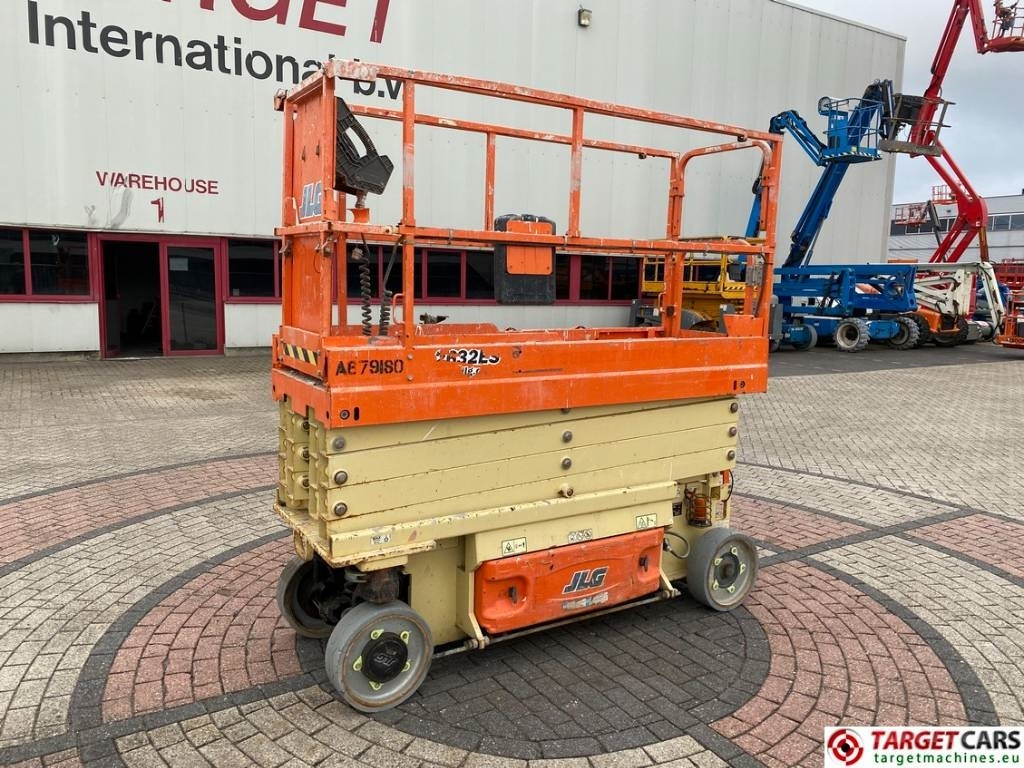 JLG 2632ES Electric Scissor Work Lift 977cm - Nacelle ciseaux: photos 1 JLG 2632ES Electric Scissor Work Lift 977cm - Nacelle ciseaux: photos 1
