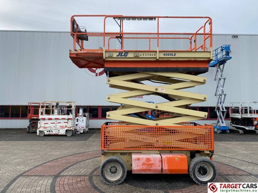 JLG 4069LE Electric Scissor Work Lift 1419cm - Nacelle ciseaux: photos 5 JLG 4069LE Electric Scissor Work Lift 1419cm - Nacelle ciseaux: photos 5