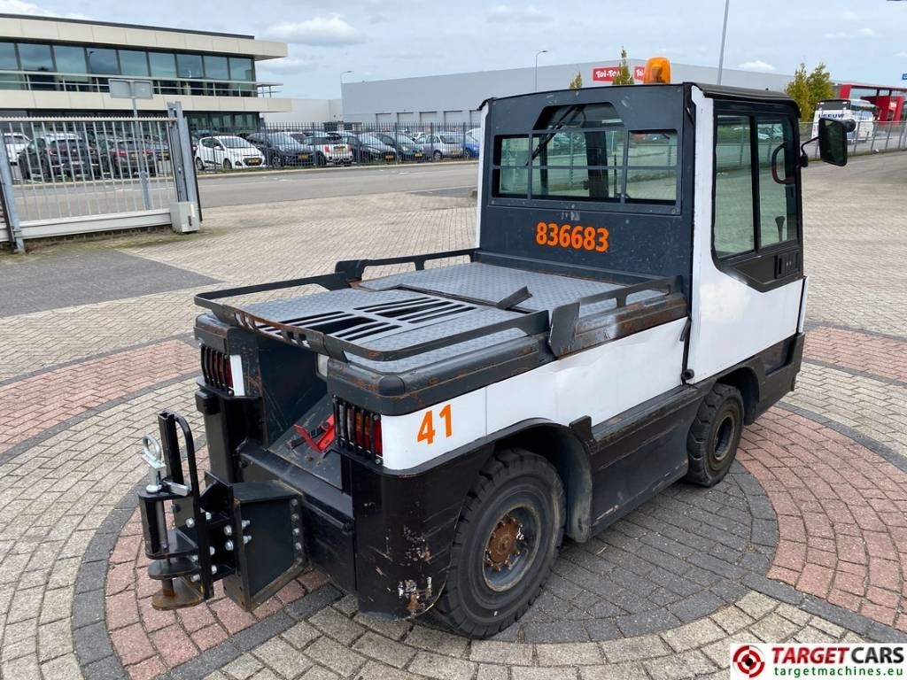 Linde P250 Tow Tug Truck Tractor Electric 80V max 25T - Tracteur communal: photos 3 Linde P250 Tow Tug Truck Tractor Electric 80V max 25T - Tracteur communal: photos 3