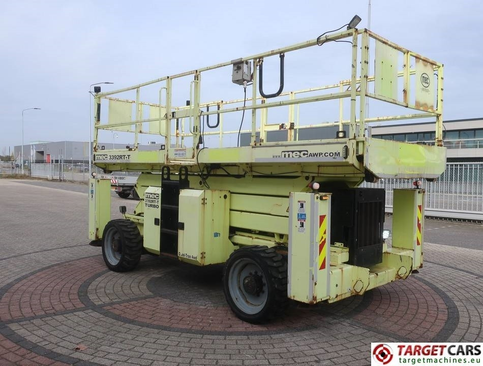MEC 3392RT-T Diesel 4x4 Scissor Work Lift 1200cm - Nacelle ciseaux: photos 2 MEC 3392RT-T Diesel 4x4 Scissor Work Lift 1200cm - Nacelle ciseaux: photos 2