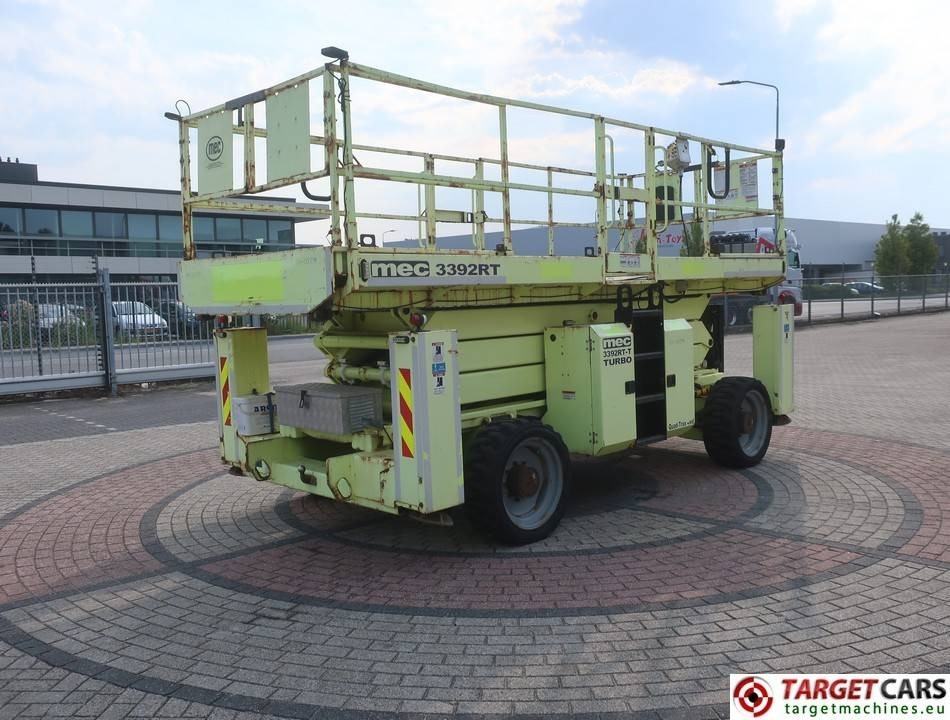 MEC 3392RT-T Diesel 4x4 Scissor Work Lift 1200cm - Nacelle ciseaux: photos 3 MEC 3392RT-T Diesel 4x4 Scissor Work Lift 1200cm - Nacelle ciseaux: photos 3