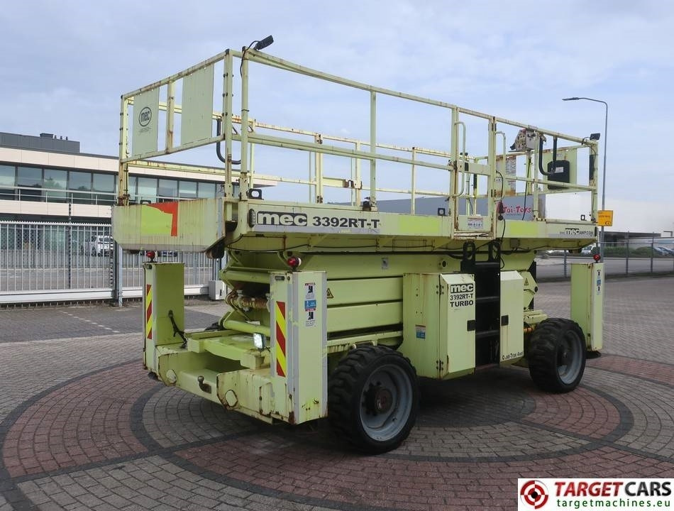 MEC 3392RT-T Diesel 4x4 Scissor Work Lift 1200cm - Nacelle ciseaux: photos 3 MEC 3392RT-T Diesel 4x4 Scissor Work Lift 1200cm - Nacelle ciseaux: photos 3