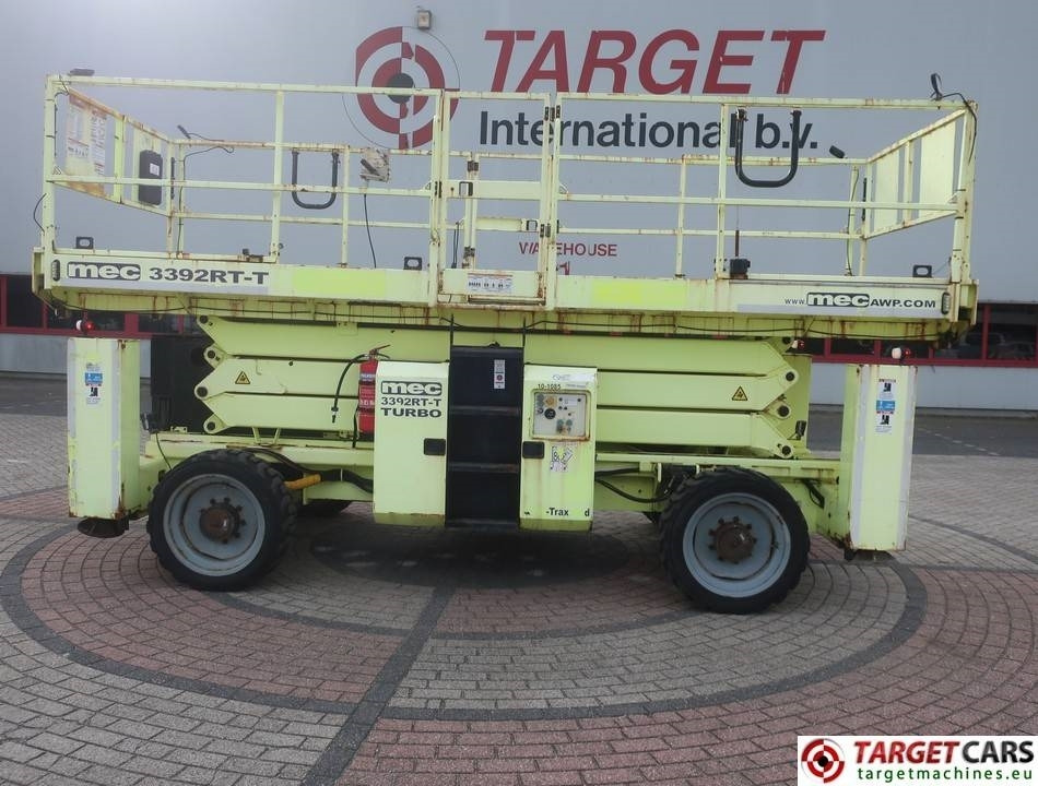 MEC 3392RT-T Diesel 4x4 Scissor Work Lift 1200cm - Nacelle ciseaux: photos 5 MEC 3392RT-T Diesel 4x4 Scissor Work Lift 1200cm - Nacelle ciseaux: photos 5