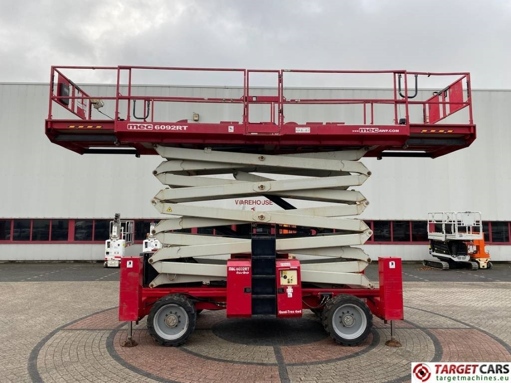 MEC 6092RT Diesel 4x4 Scissor Work Lift 2020cm - Nacelle ciseaux: photos 5 MEC 6092RT Diesel 4x4 Scissor Work Lift 2020cm - Nacelle ciseaux: photos 5