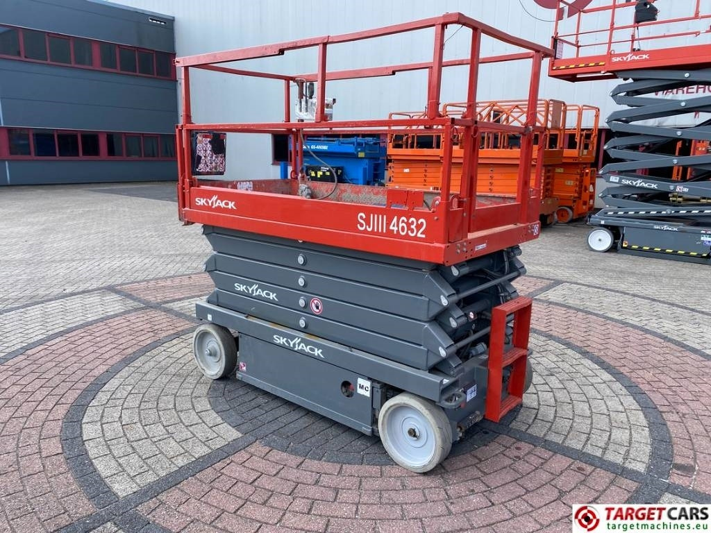 SkyJack SJ4632 Electric 4632 Scissor Work LIft 1170cm - Nacelle ciseaux: photos 4 SkyJack SJ4632 Electric 4632 Scissor Work LIft 1170cm - Nacelle ciseaux: photos 4