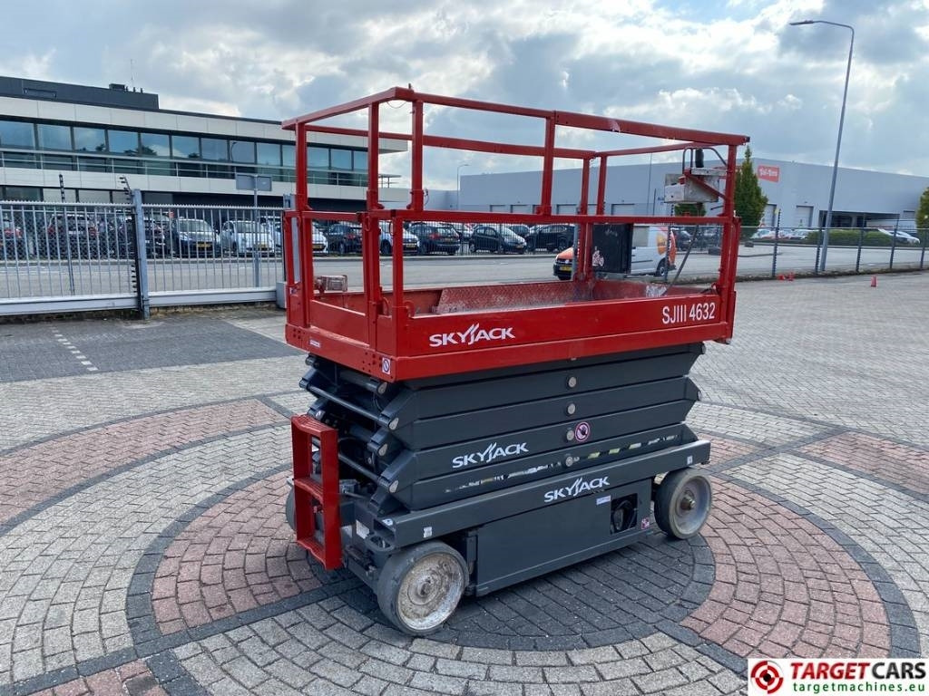 SkyJack SJ4632 Electric 4632 Scissor Work Lift 1170cm - Nacelle ciseaux: photos 3 SkyJack SJ4632 Electric 4632 Scissor Work Lift 1170cm - Nacelle ciseaux: photos 3