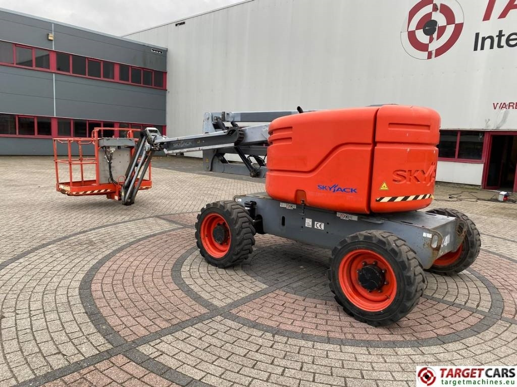 SkyJack SJ51AJ Articulated 4x4 Diesel Boom Lift 1755cm - Nacelle articulée: photos 4 SkyJack SJ51AJ Articulated 4x4 Diesel Boom Lift 1755cm - Nacelle articulée: photos 4