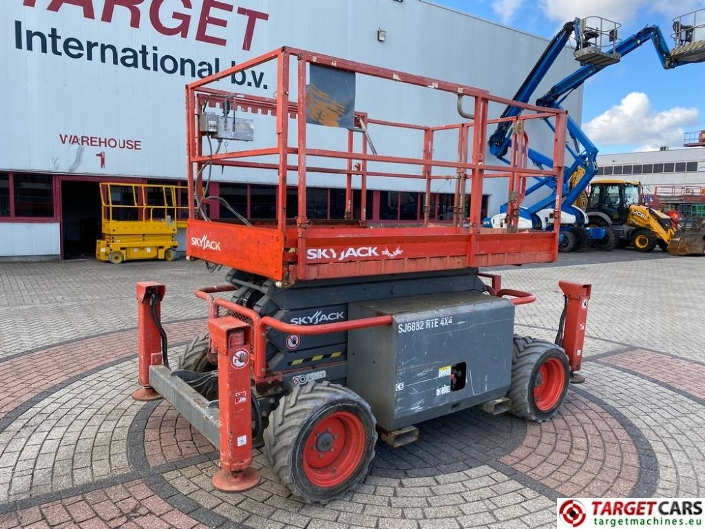 SkyJack SJ6832 RTE Electric 4x4 Scissor Work Lift 1175cm - Nacelle ciseaux: photos 1 SkyJack SJ6832 RTE Electric 4x4 Scissor Work Lift 1175cm - Nacelle ciseaux: photos 1