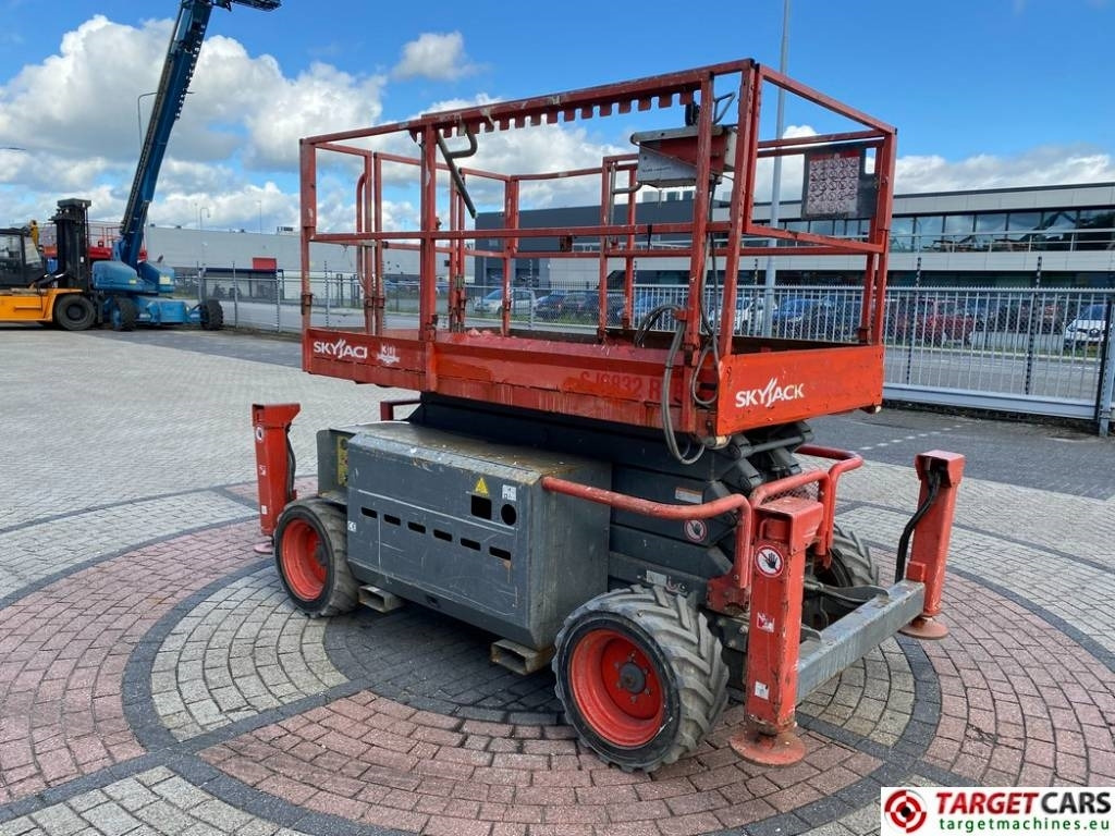 SkyJack SJ6832 RTE Electric 4x4 Scissor Work Lift 1175cm - Nacelle ciseaux: photos 2 SkyJack SJ6832 RTE Electric 4x4 Scissor Work Lift 1175cm - Nacelle ciseaux: photos 2