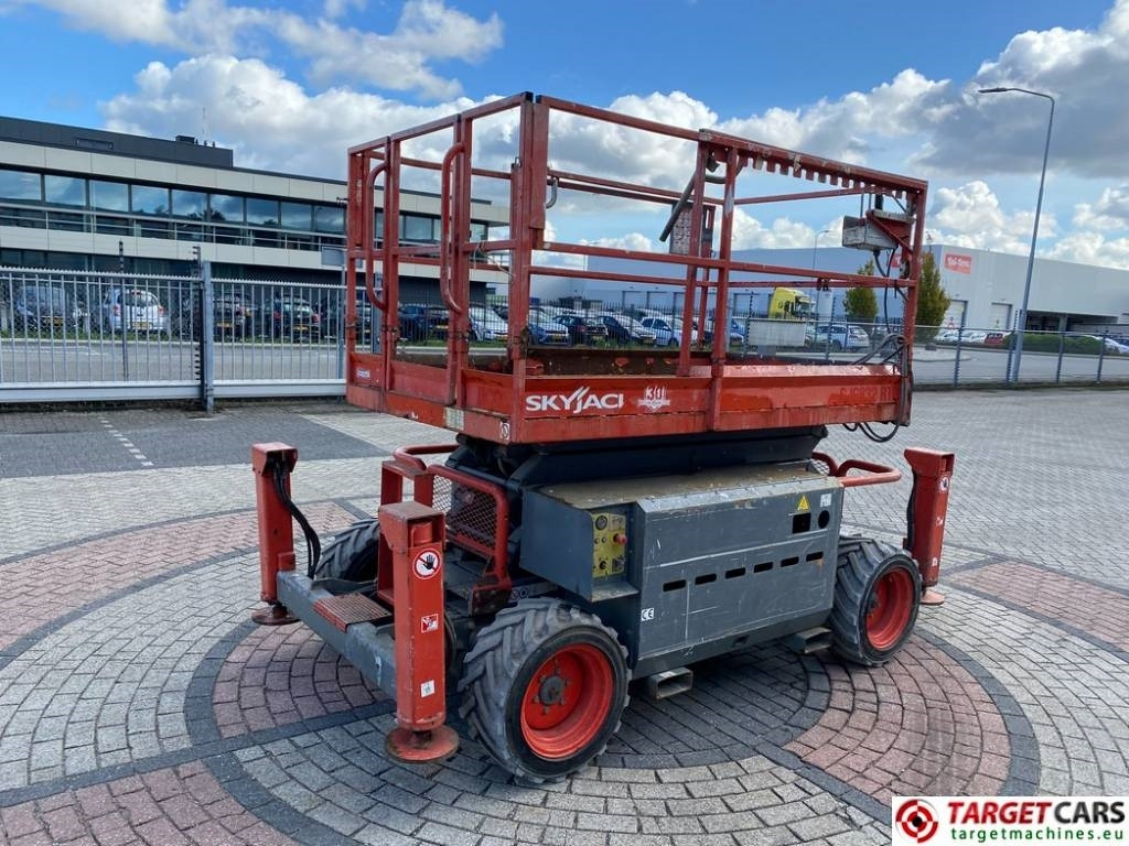 SkyJack SJ6832 RTE Electric 4x4 Scissor Work Lift 1175cm - Nacelle ciseaux: photos 3 SkyJack SJ6832 RTE Electric 4x4 Scissor Work Lift 1175cm - Nacelle ciseaux: photos 3