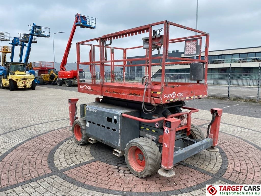 SkyJack SJ6832 RTE Electric 4x4 Scissor Work Lift 1175cm - Nacelle ciseaux: photos 2 SkyJack SJ6832 RTE Electric 4x4 Scissor Work Lift 1175cm - Nacelle ciseaux: photos 2